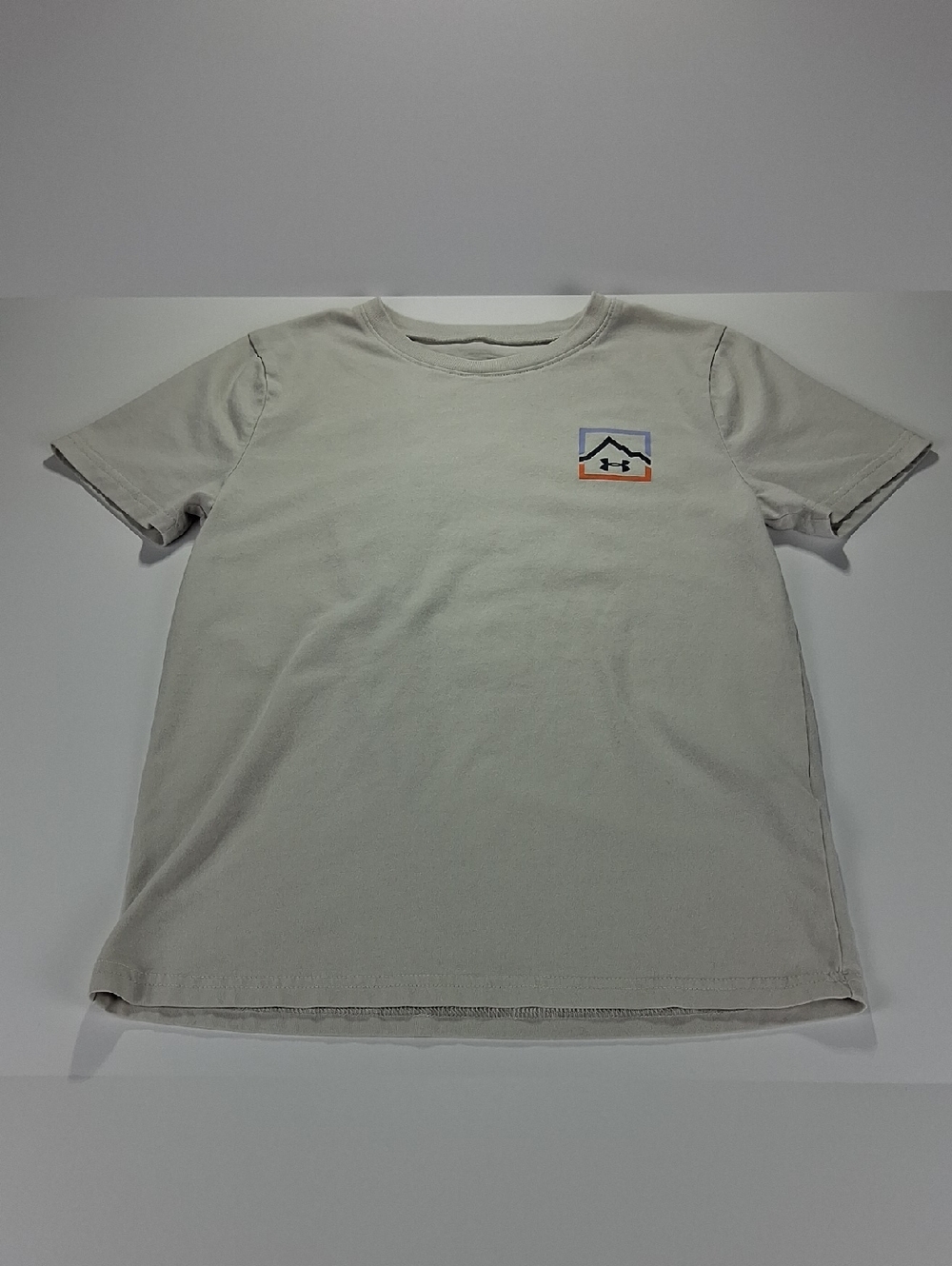 Boys Under Armour Graphic T-Shirt Size Youth Medium White